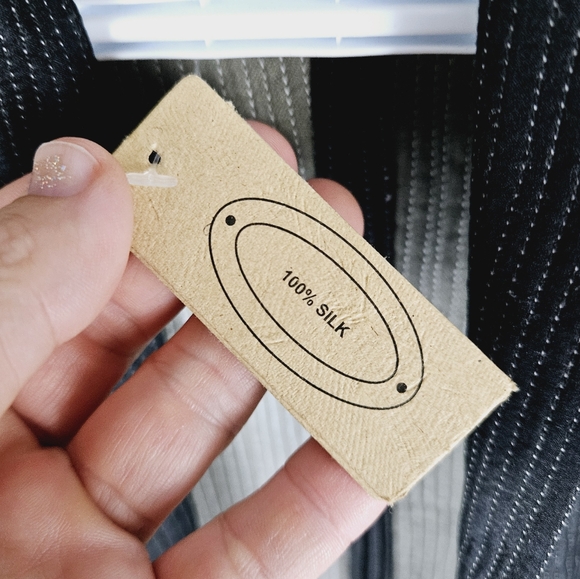 NEERU KUMAR for MAHARANI | 100% silk kimono jacket - Picture 4 of 6